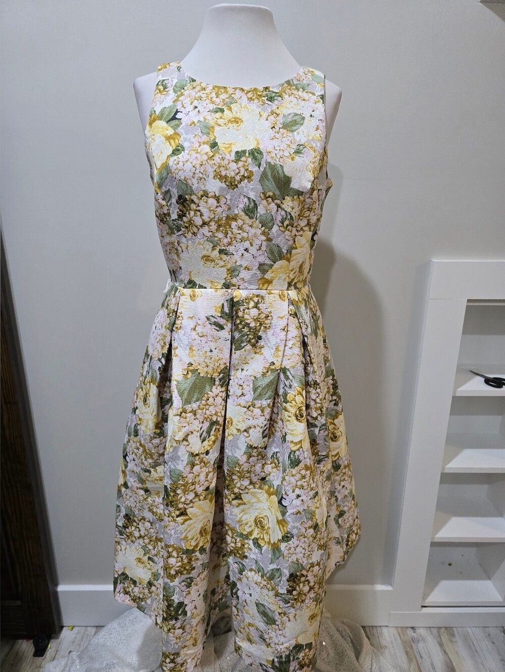 Danny & Nicole sleeveless floral jacquard midi dress NWT Size 6 Yellow And White